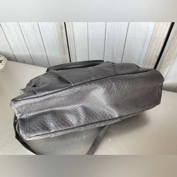 Jewell Thirty-One Large Tote Purse Shoulder Bag Gray Snakeskin Vegan Leather - Picture 4 of 7